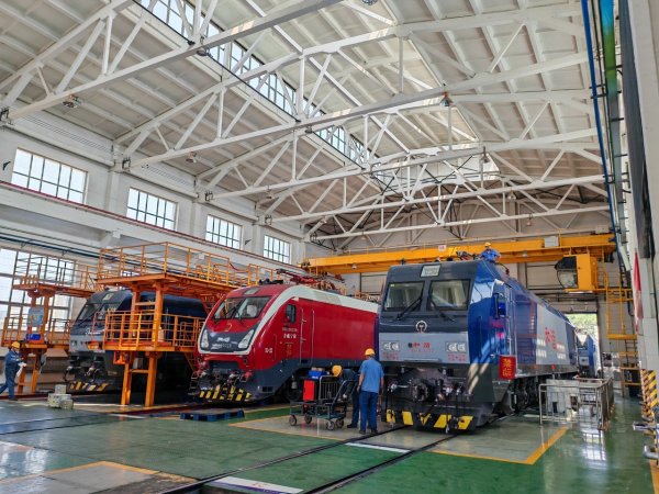 博盈证券 天路职工奏响机车安全检修“交响曲”